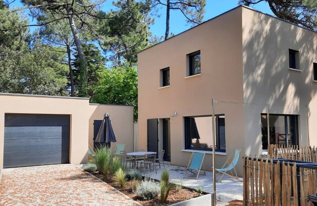 House 6 people in La Palmyre 500 m from the beach