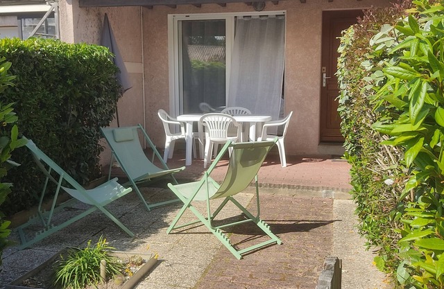 House 800 m from the beach, south and north facing garden. 1-star house
