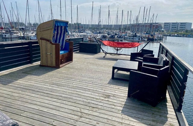 House Boat 'Annis Mehrblick' with Sea View, Private Terrace and Wi-Fi