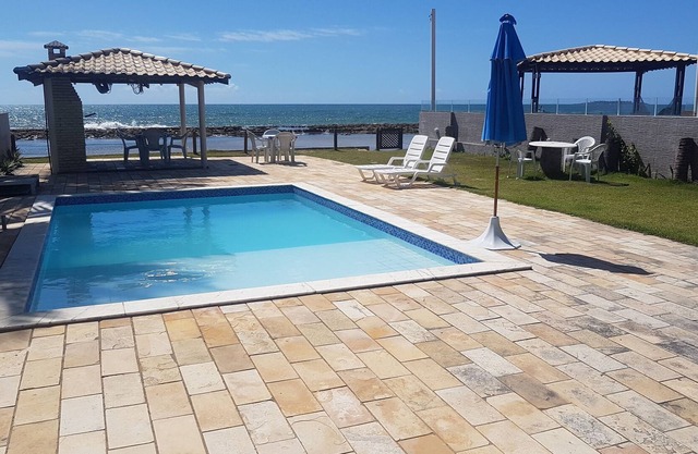 House by the sea. 7 rooms with air-conditioning. Pool. Barbecue grill. Wi-fi.