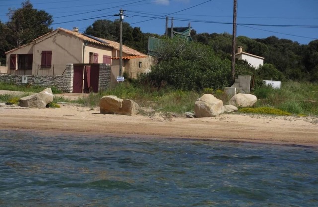 house by the water in the gulf of santa Manza 6 km from Bonifacio and