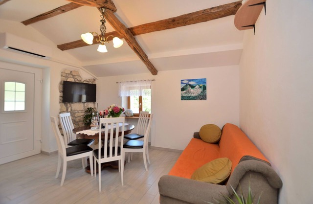 House Carlo (89031-A1) - Krsan
