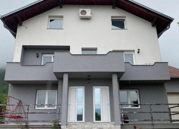 House Enio