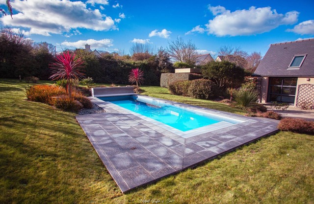 House for 10 with large garden and swimming pool