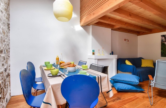 House for 2 adults - 4 children - 600m beach
