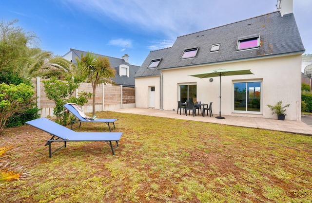 House for 4 adults, 1 child 200m from the beach