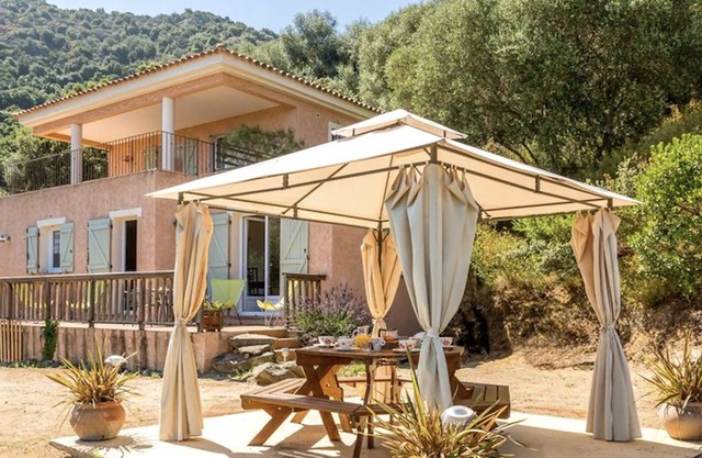 House for 6 people with swimming pool, 10 minutes from the beach