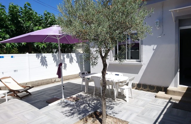 House for 6 pers. very close to the sea and shops