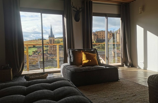 House with SPA, Sauna and Château view (30 min from Lyon)
