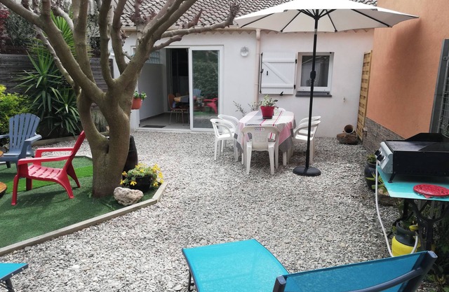 House, garden + enclosed parking, 700m from the beach