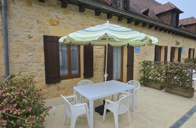 House in La Roche with Wifi and garden, 3 km from Cénac