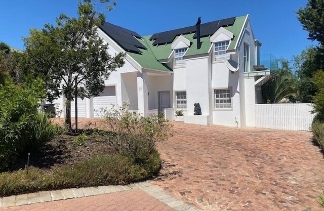 House in Security Estate overlooking Table Mountain, Helderberg and False Bay