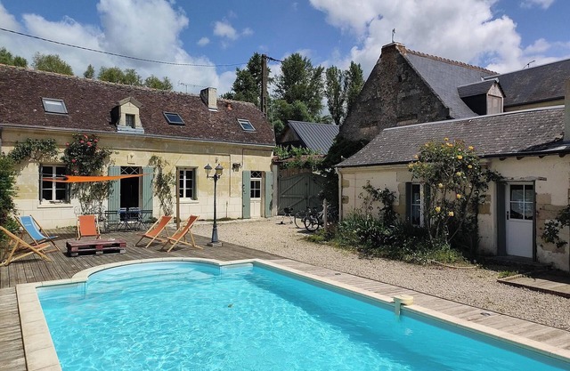 HOUSE IN THE HEART OF THE CHATEAUX OF THE LOIRE VALLEY