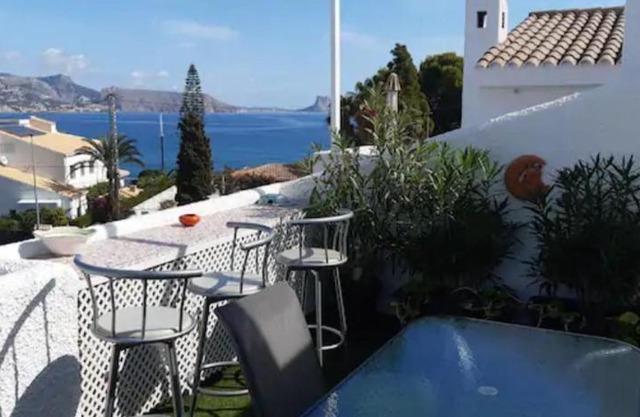 House in the center of albir, 2 min walk from the beach