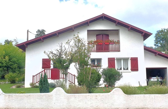 House in the countryside 15 minutes from the main coastal towns