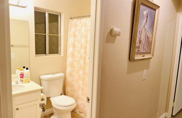 house is clean and neat, 10 minutes to historic old town Temecula