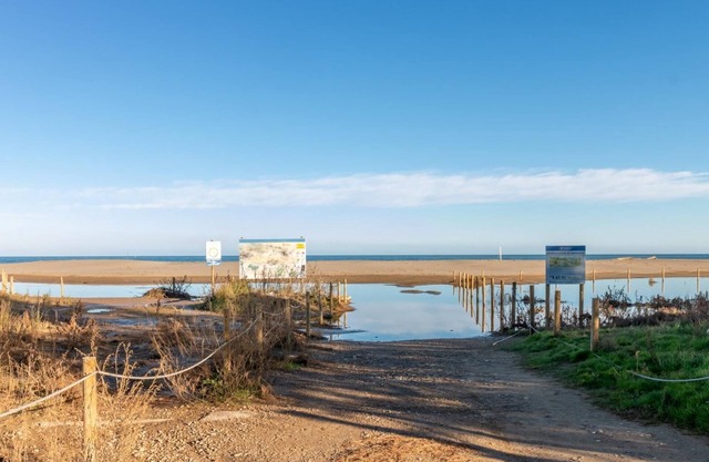 House la Petanque, wifi, pool, barbecue, garage, sea view.