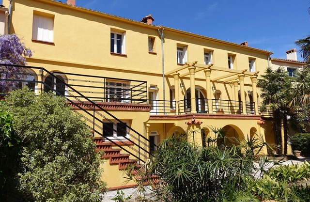House of exception with garden and pool in the heart of Laroque des Alberes