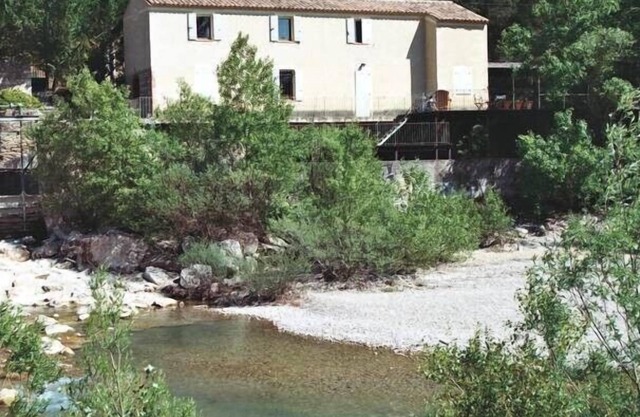 House on exceptional site in immediate edge of river.