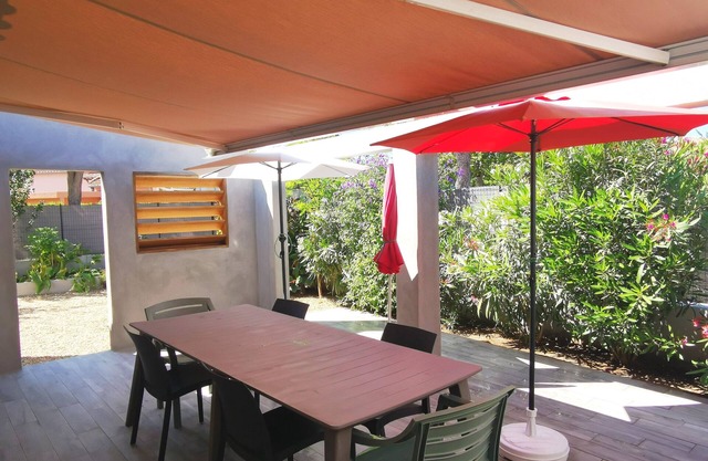 House on the Giens peninsula within walking distance of beaches.