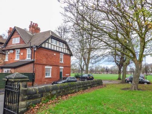 House on the Green Spacious-Super location