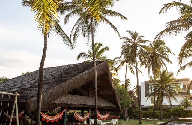 House on the sand, near the village of Cumbuco. 5 suites