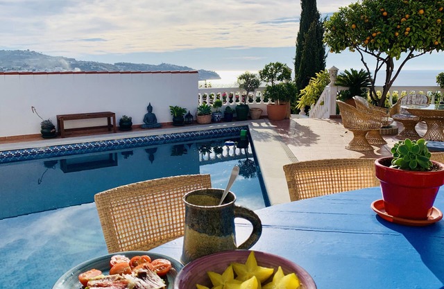 House overlooking the Bay of La Herradura and optional naturist pool. Relax.