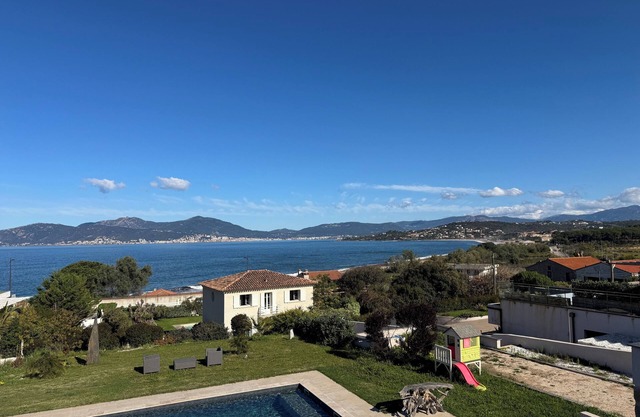 House Pietrosella Sea view 50 m from the beach