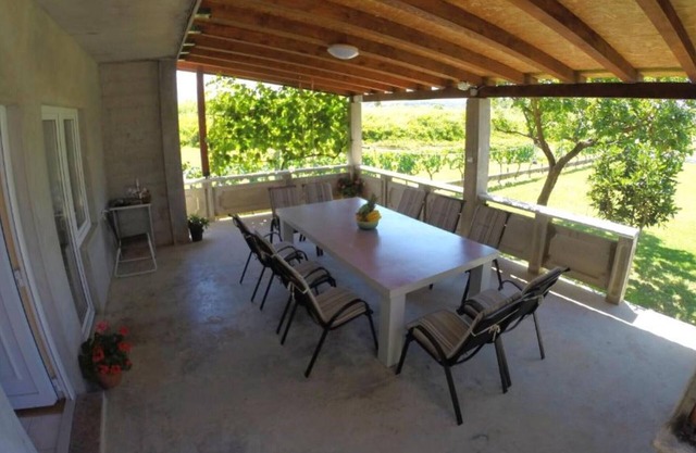 House Rose with Garden and Pool - Three Bedroom House