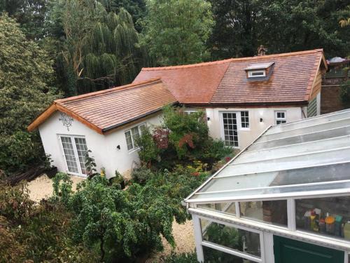 House - Sleeps 2 pet friendly & free parking