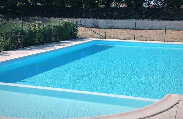 House sleeps 8