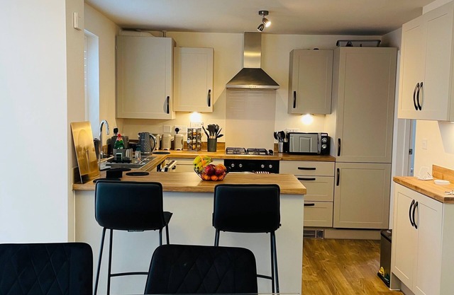 House-Sleeps 8-Parking-Garden-Country Surroundings