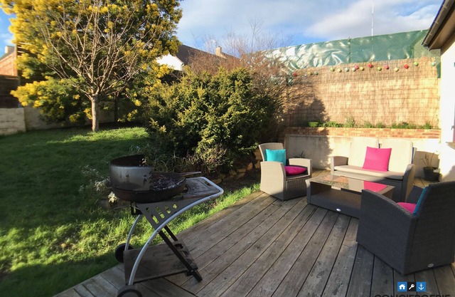 House sleeps 9 + terrace and garden, Granville 500m walk from the sea