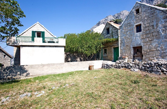 House Tina (81851-K1) - Omis