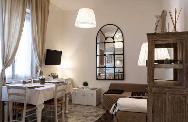 House Velino charming apartment 15 minutes from the Duomo
