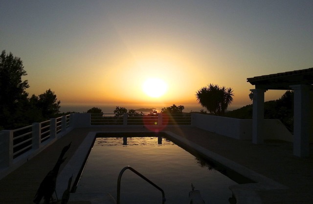 House with sea view, private garden and pool - quiet, wifi