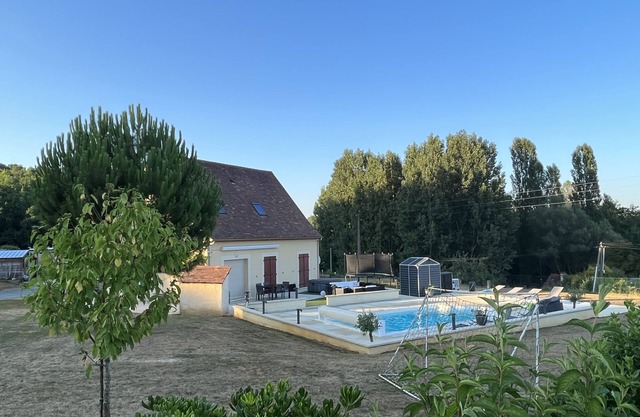 House with swimming pool and jacuzzi 6km from Sarlat