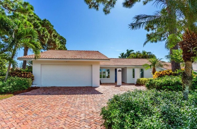 House west of 41: 10 min. walk to beach, park, arts, restaurants and shopping!