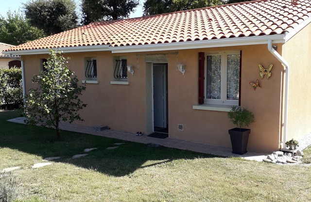 HOUSE WITH GARDEN