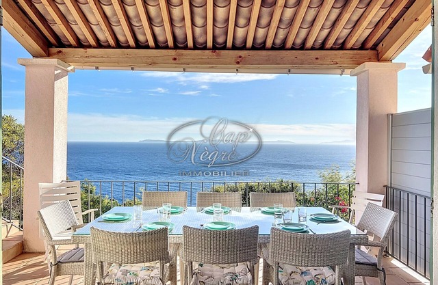 House with sea view for 8 people + 1 child in Rayol-Canadel