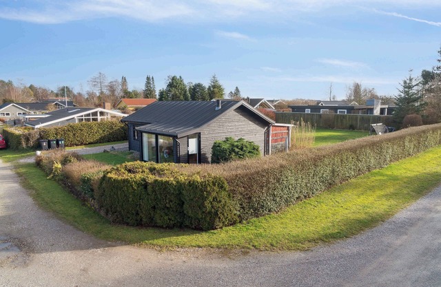 House with a beautiful view of the sea and Bogø