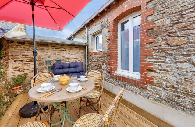 House with a courtyard for 4 in the village of Sarzeau