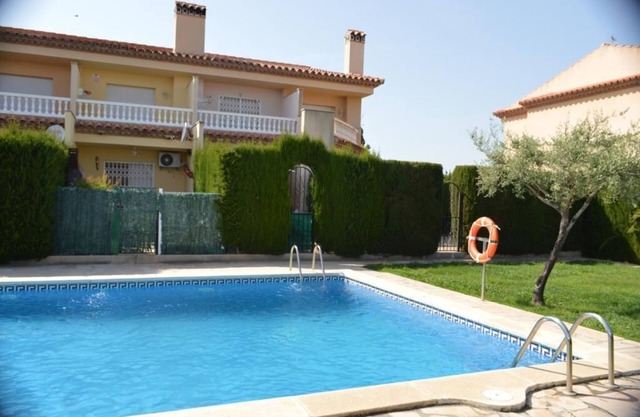HOUSE WITH BARBECUE, INTERNET, WIFI, GARDEN, AIR CONDITIONING AND POOL Comunit