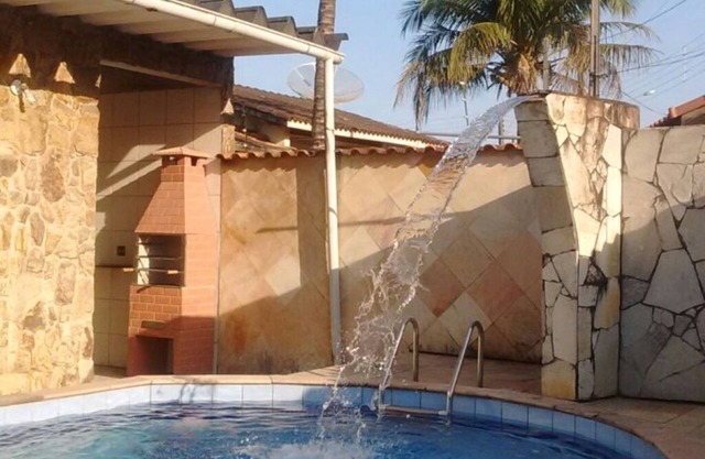House with 3 bedrooms, 1 suite - swimming pool and barbecue