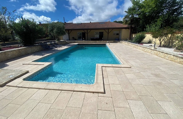 House with swimming pool 10 minutes from Périgueux, ideal for couples