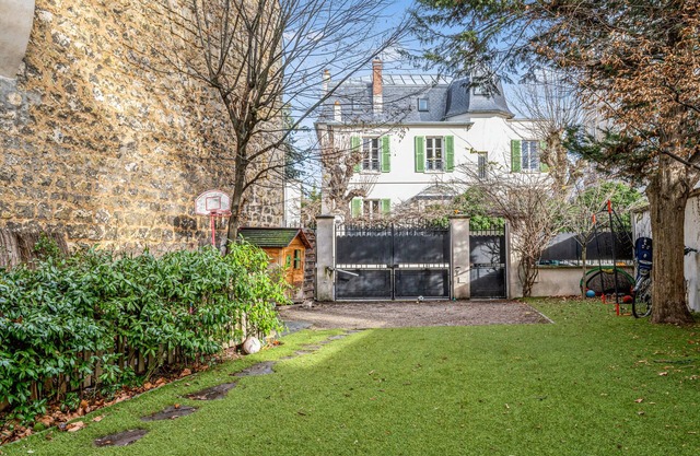 House with garden in Asnières-sur-Seine - Welkeys