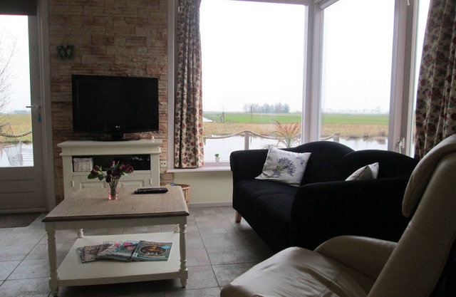 House, with great views over water and farmland, 10 min to Amsterdam