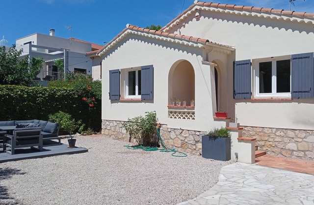 House with garden 2 steps from the beach of Antibes