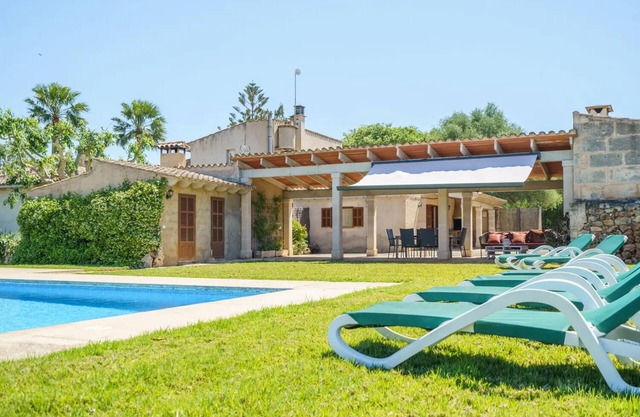House with garden and swimming pool, relaxation in rural environment