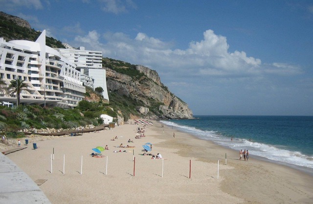 House with garden in Sesimbra 900 m to the beach and 35 Km from Lisbon